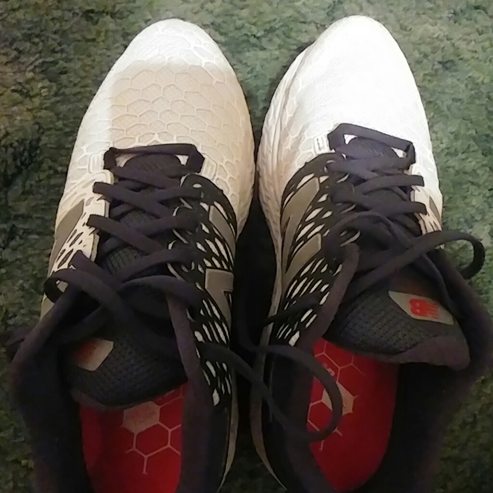 New balance mens 10.5 2E fresh foam shoes